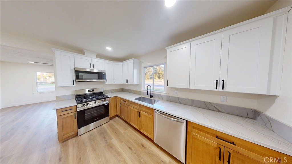 20943 S Castro, Laton, CA 93242