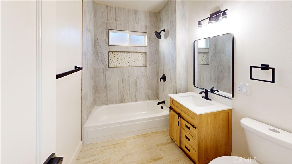 20943 S Castro, Laton, CA 93242