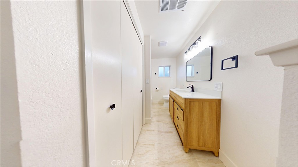 20943 S Castro, Laton, CA 93242