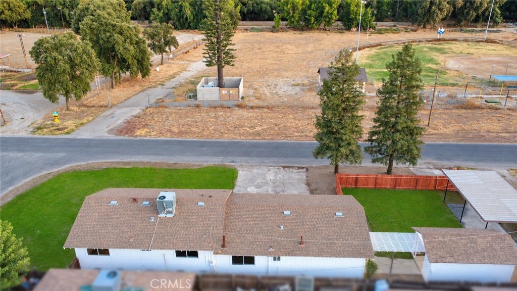 20943 S Castro, Laton, CA 93242