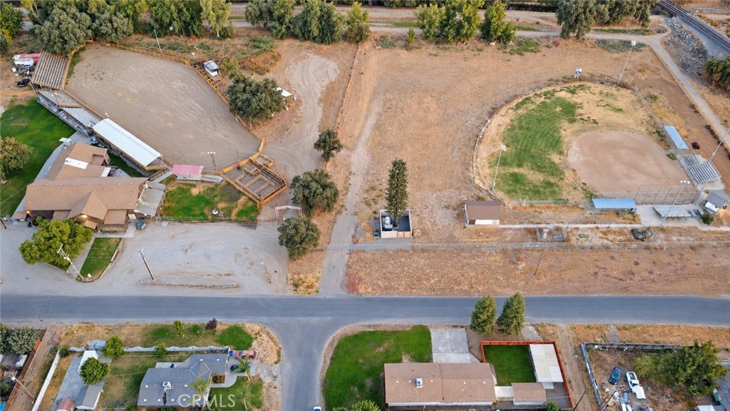 20943 S Castro, Laton, CA 93242