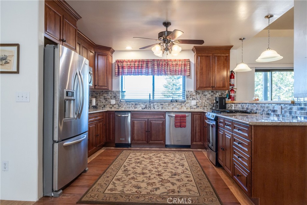 7501 Yosemite Park Way, Yosemite, CA 95389