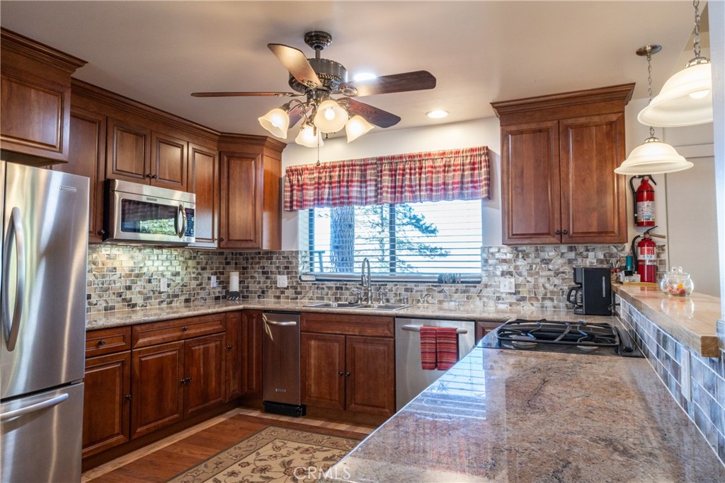 7501 Yosemite Park Way, Yosemite, CA 95389