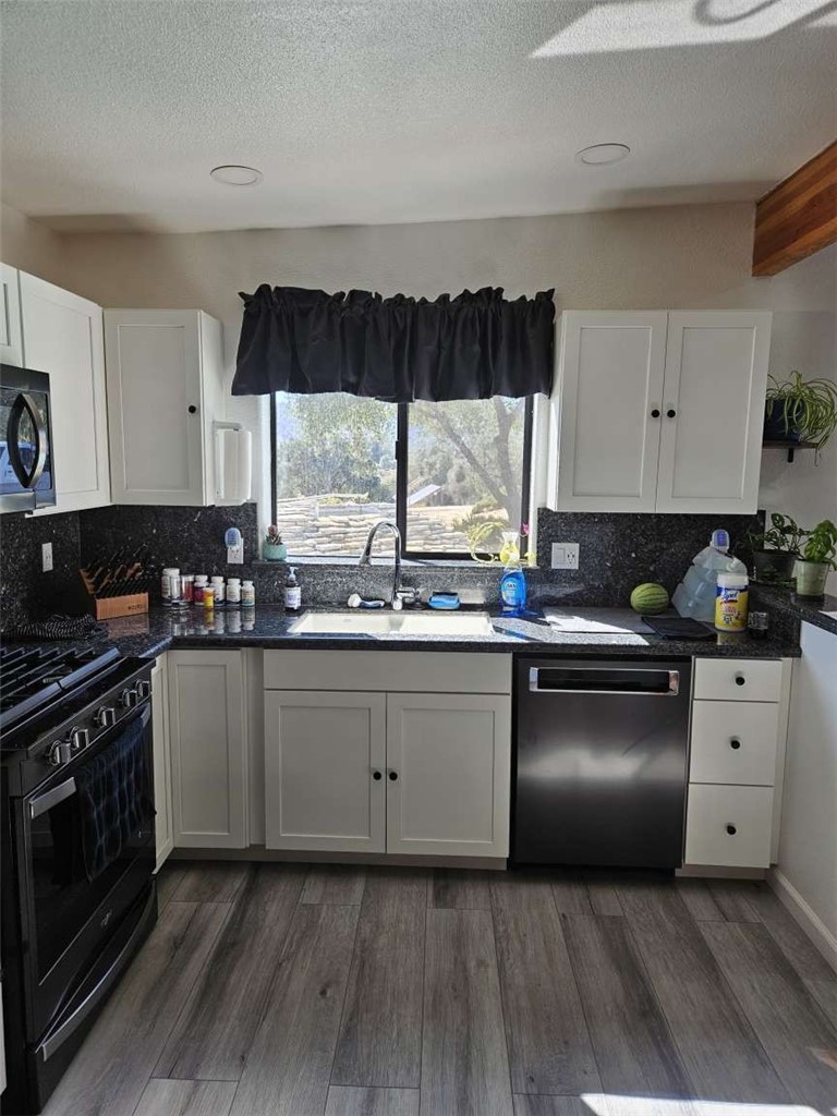 43980 CA-49, Ahwahnee, CA 93601