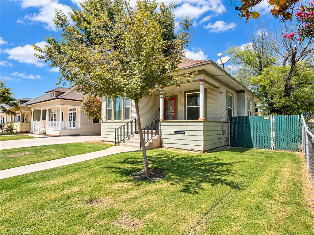 110 W Myrtle St, Hanford, CA 93230