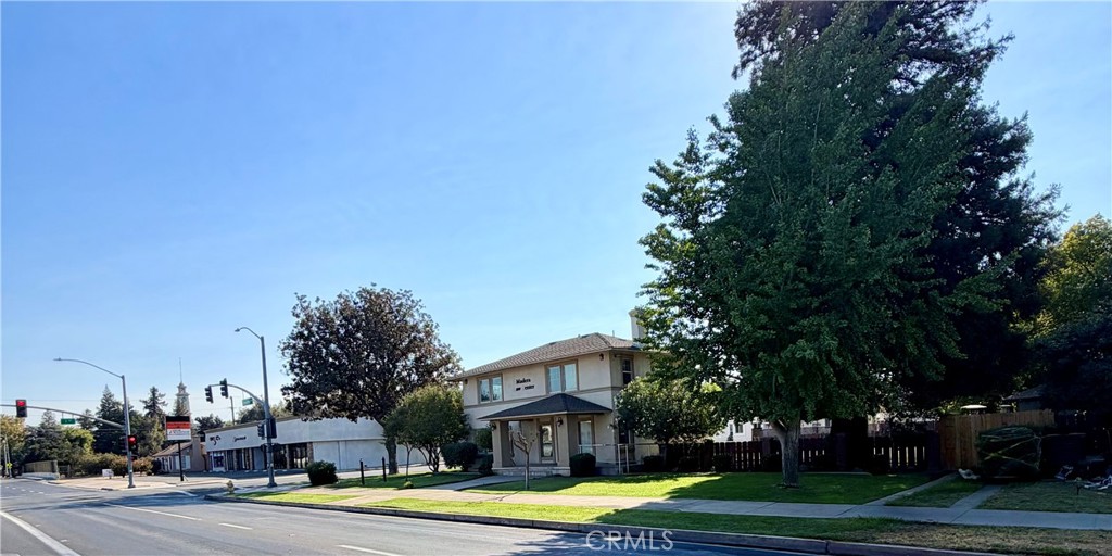 400 W Yosemite Ave, Madera, CA 93637