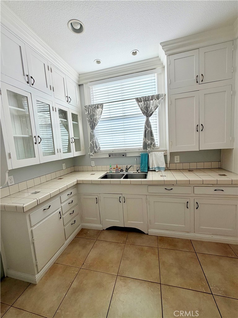 400 W Yosemite Ave, Madera, CA 93637
