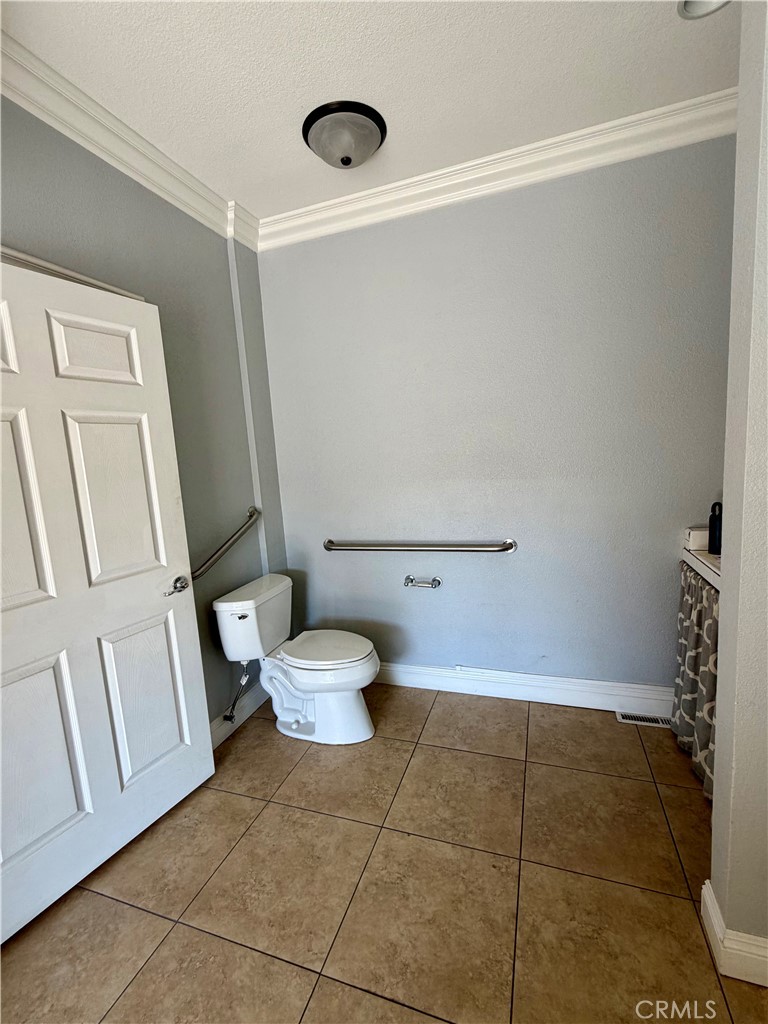 400 W Yosemite Ave, Madera, CA 93637