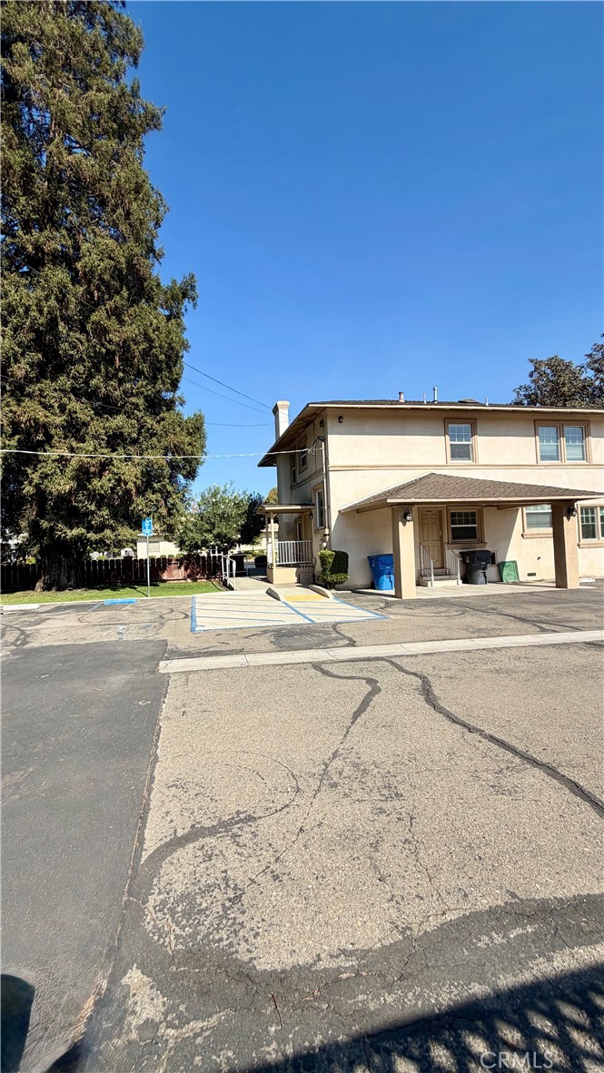 400 W Yosemite Ave, Madera, CA 93637