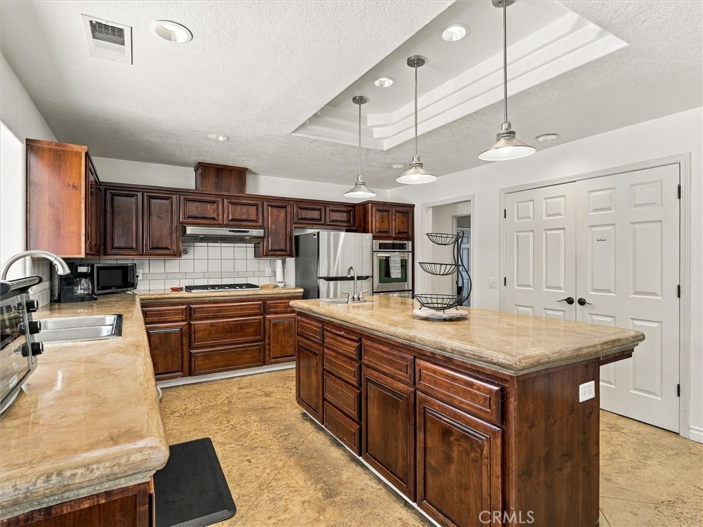 49344 Deerview Ln, Oakhurst, CA 93644