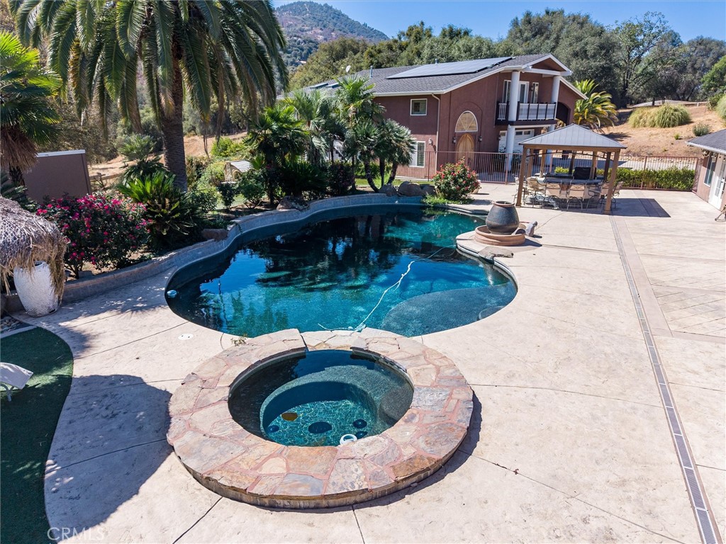 49344 Deerview Ln, Oakhurst, CA 93644