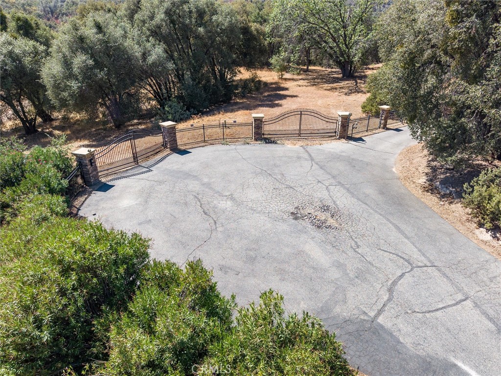 49344 Deerview Ln, Oakhurst, CA 93644