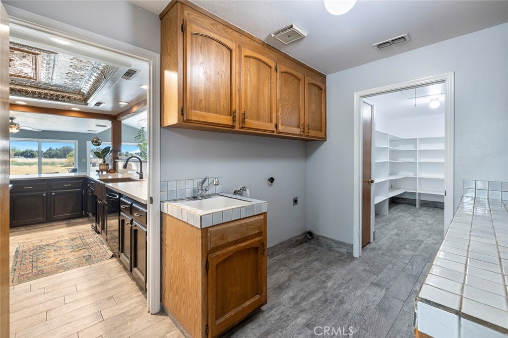 4606 N Kittyhawk Ave, Sanger, CA 93657