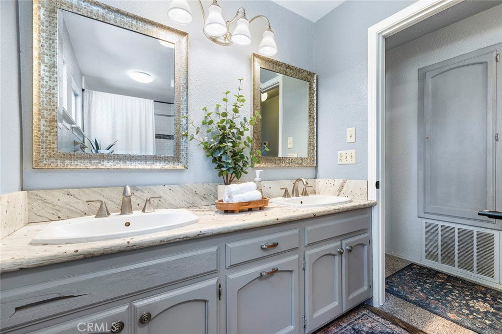 4606 N Kittyhawk Ave, Sanger, CA 93657