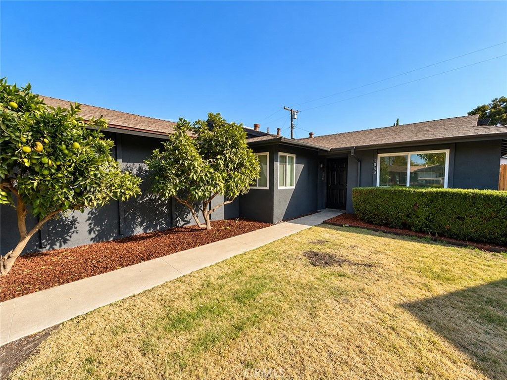 1565 Lark St, Hanford, CA 93230