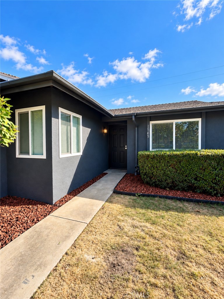 1565 Lark St, Hanford, CA 93230
