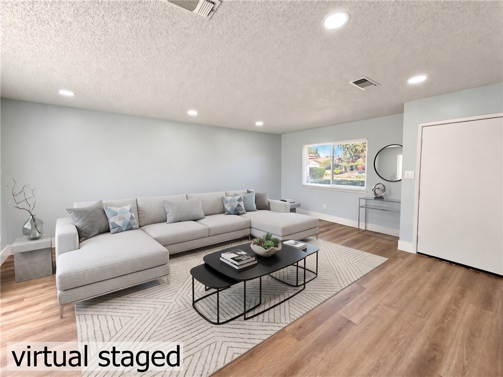 1565 Lark St, Hanford, CA 93230