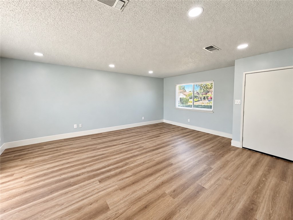 1565 Lark St, Hanford, CA 93230
