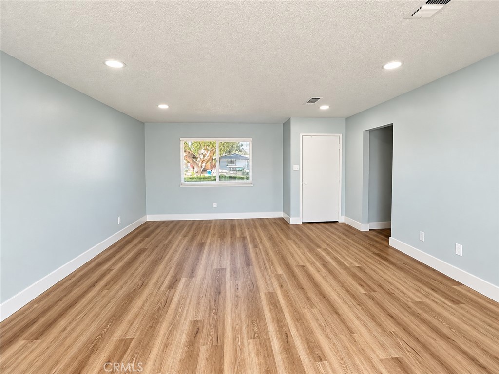 1565 Lark St, Hanford, CA 93230