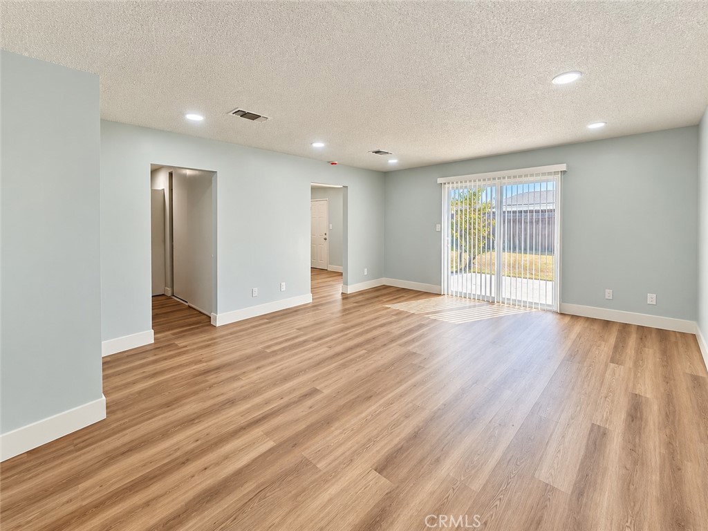 1565 Lark St, Hanford, CA 93230