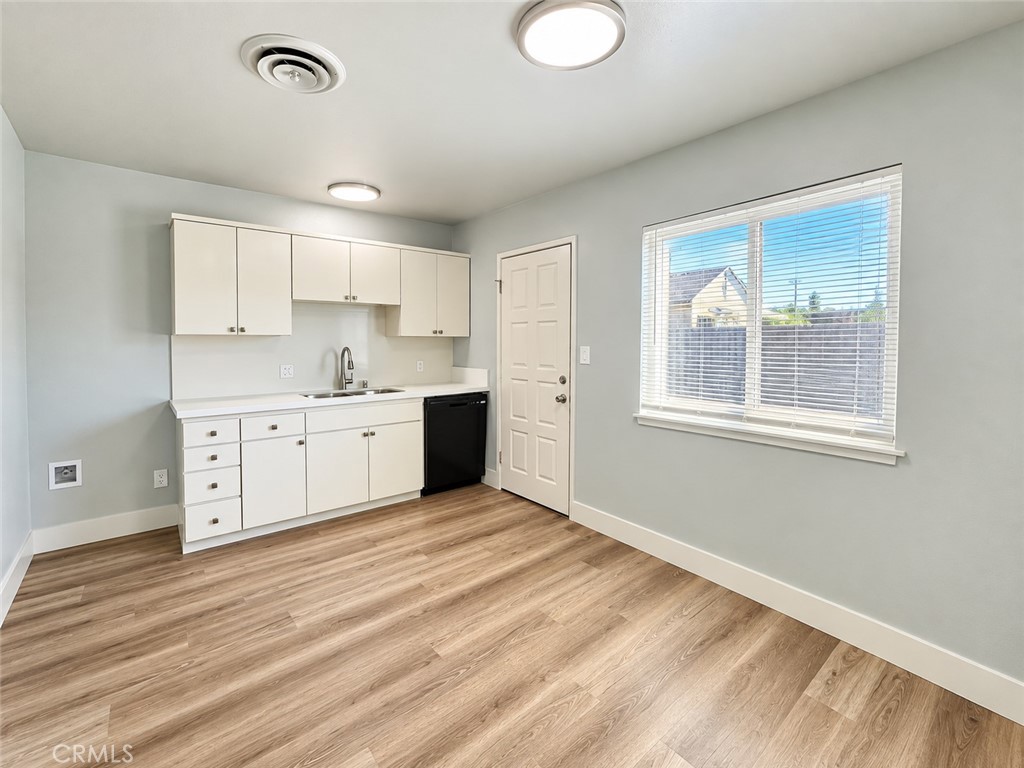 1565 Lark St, Hanford, CA 93230