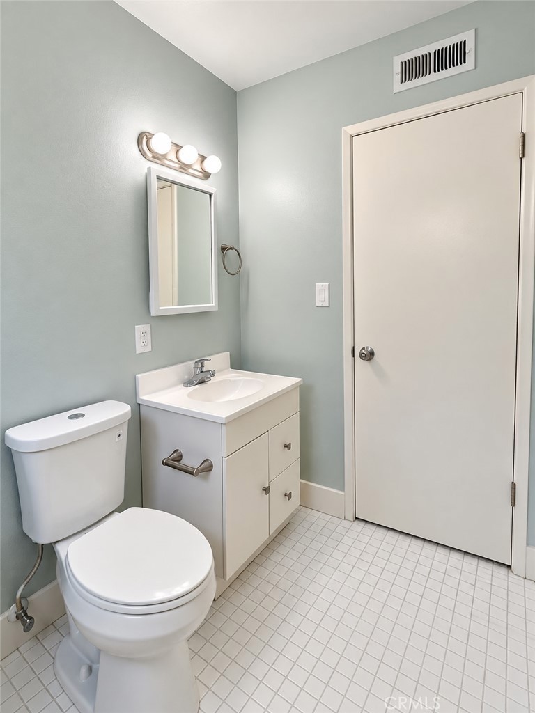 1565 Lark St, Hanford, CA 93230
