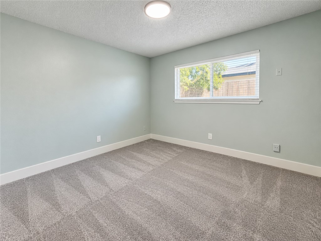 1565 Lark St, Hanford, CA 93230