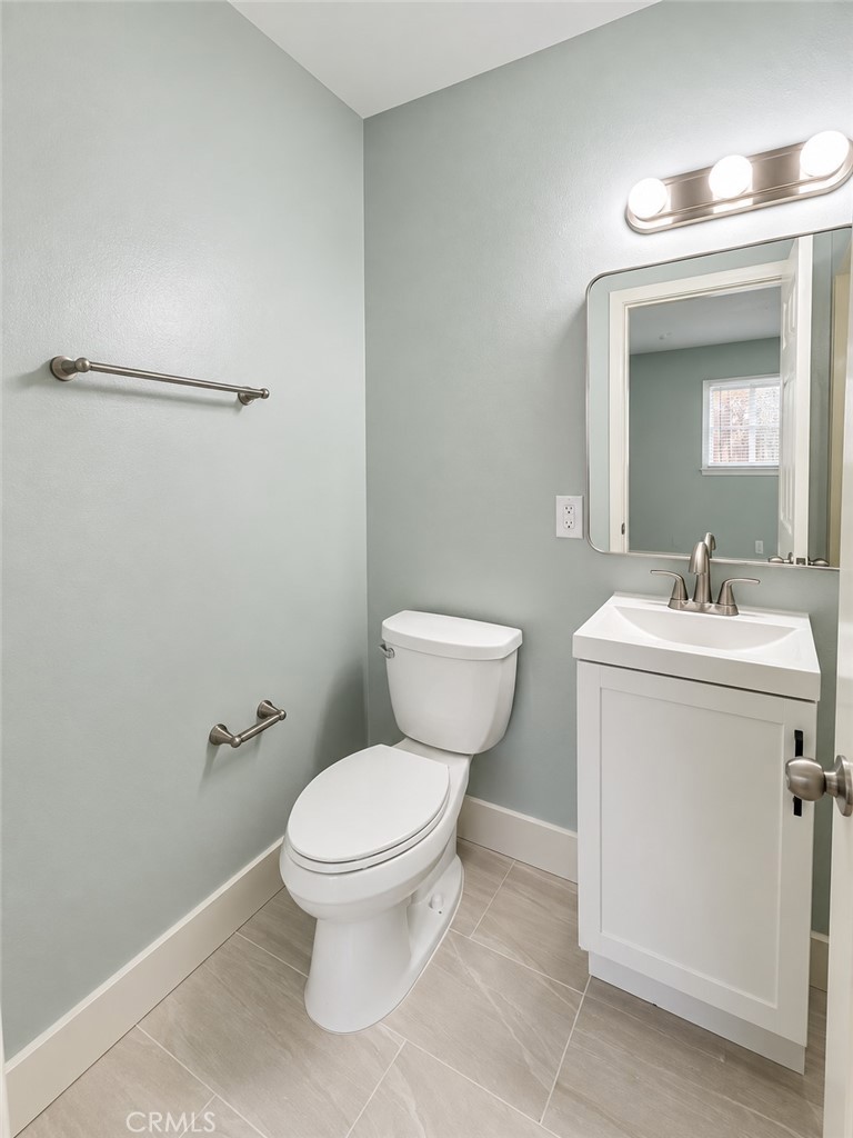 1565 Lark St, Hanford, CA 93230