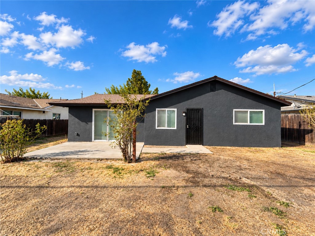 1565 Lark St, Hanford, CA 93230