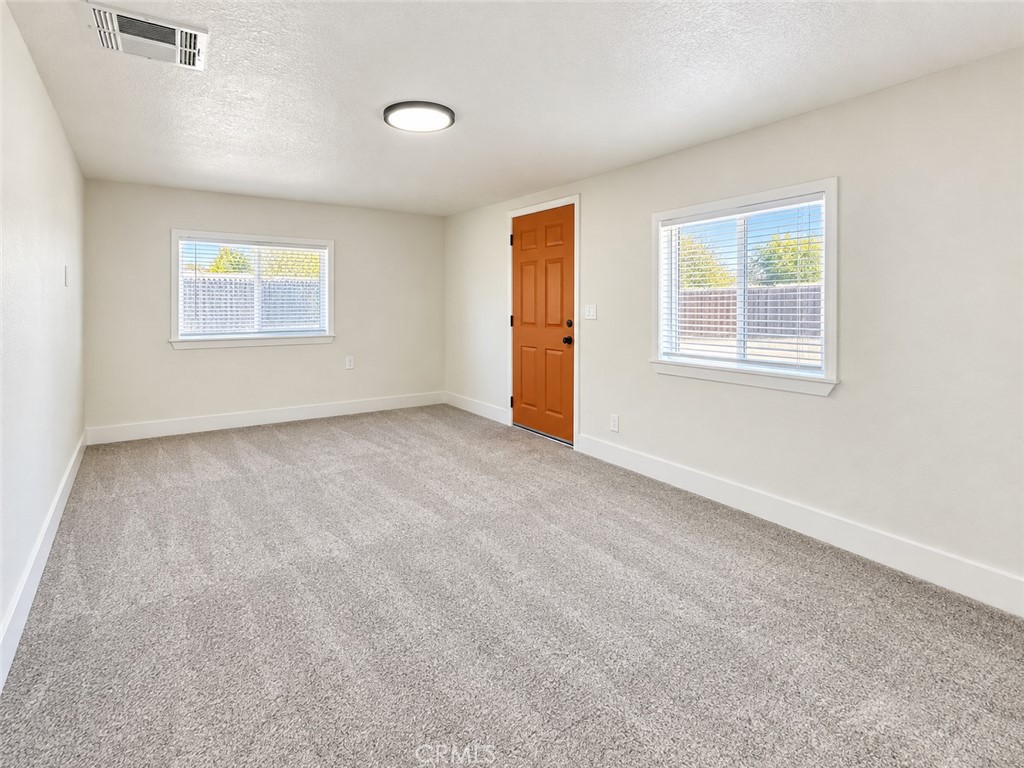 141 W Ashlan Ave, Fresno, CA 93705