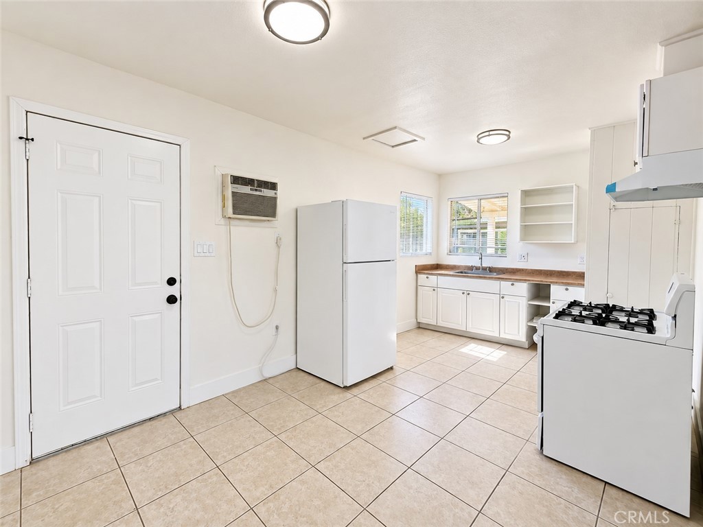 141 W Ashlan Ave, Fresno, CA 93705