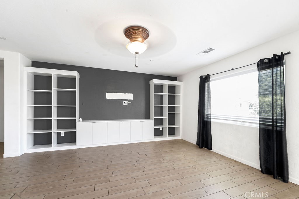 2439 Madeline Dr, Hanford, CA 93230