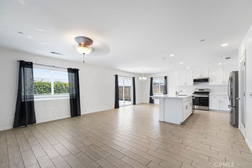 2439 Madeline Dr, Hanford, CA 93230