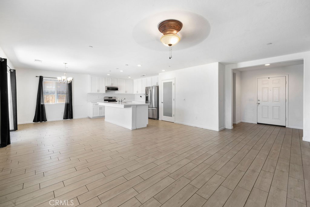 2439 Madeline Dr, Hanford, CA 93230