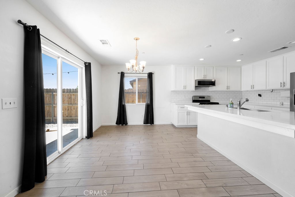 2439 Madeline Dr, Hanford, CA 93230