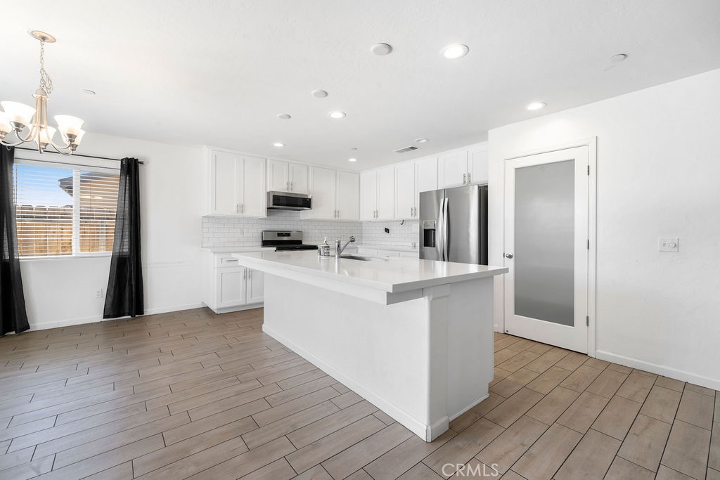 2439 Madeline Dr, Hanford, CA 93230