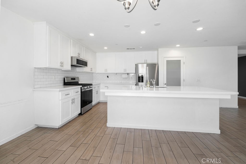 2439 Madeline Dr, Hanford, CA 93230