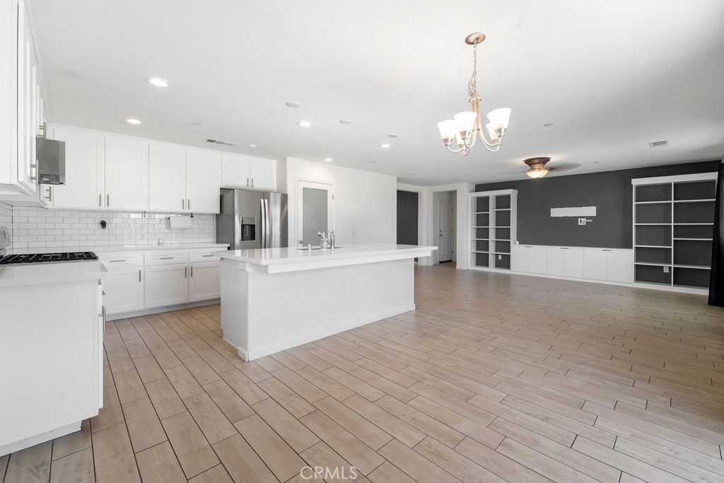 2439 Madeline Dr, Hanford, CA 93230
