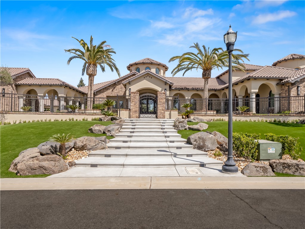 2230 E Spey Valley, Fresno, CA 93730