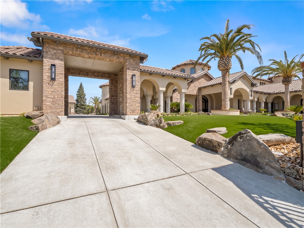 2230 E Spey Valley, Fresno, CA 93730