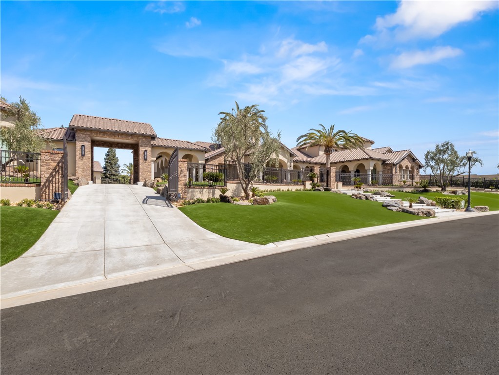 2230 E Spey Valley, Fresno, CA 93730