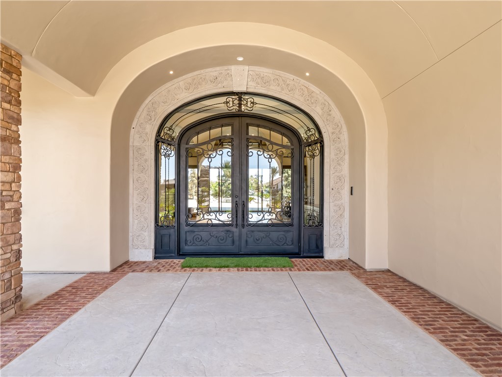 2230 E Spey Valley, Fresno, CA 93730