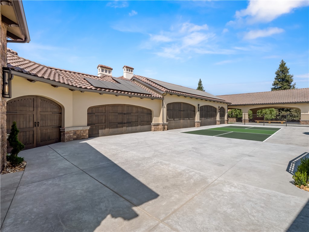 2230 E Spey Valley, Fresno, CA 93730