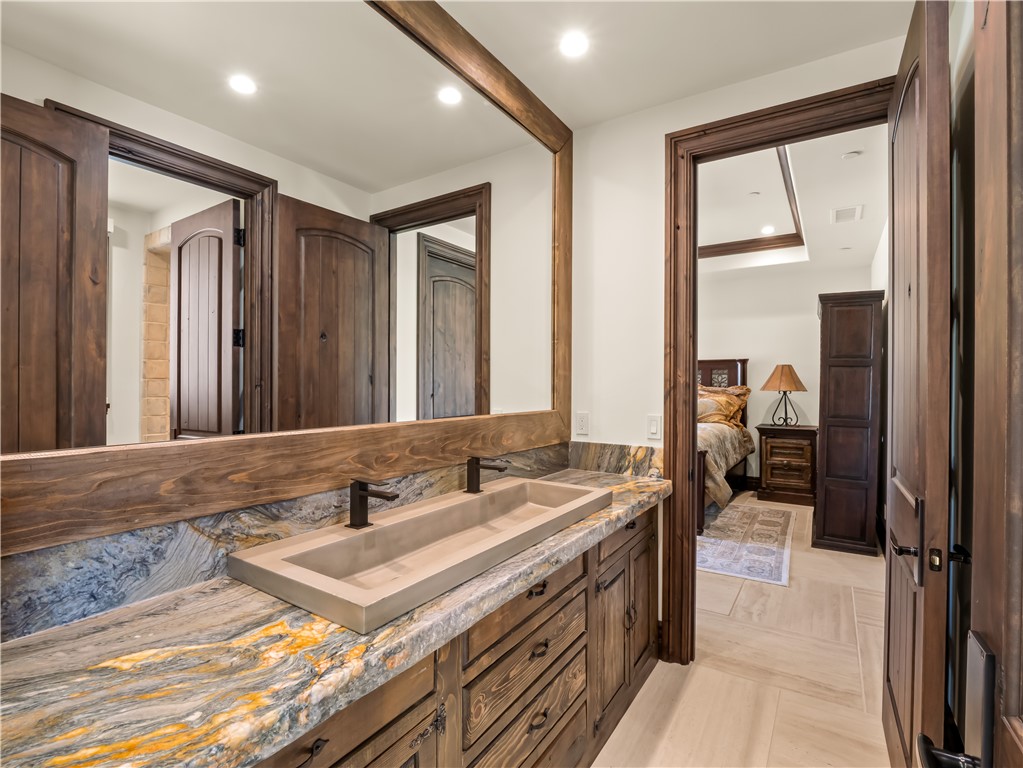 2230 E Spey Valley, Fresno, CA 93730