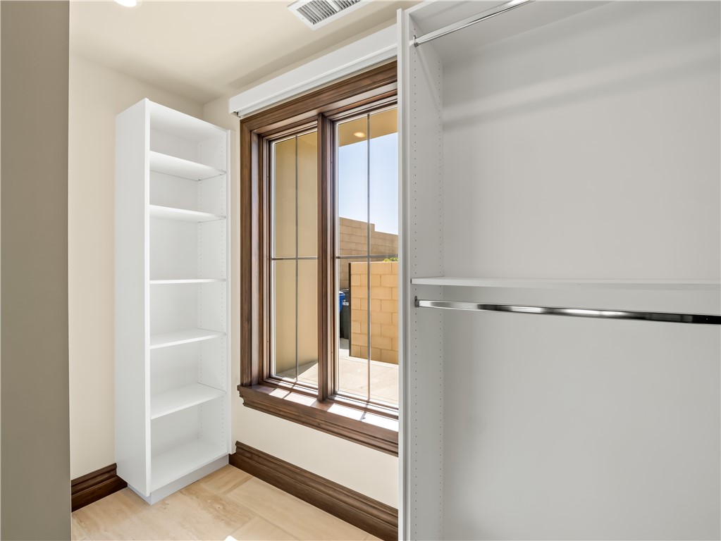 2230 E Spey Valley, Fresno, CA 93730