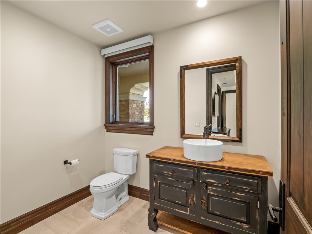2230 E Spey Valley, Fresno, CA 93730