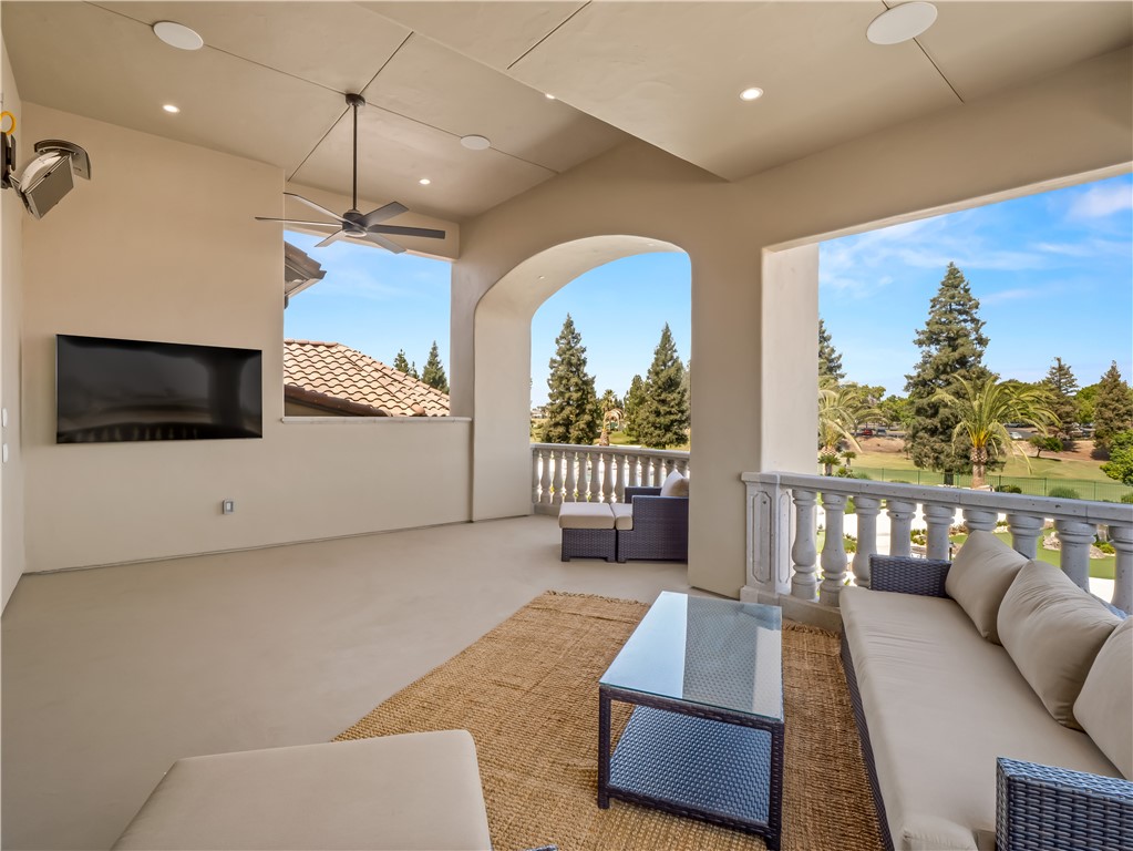 2230 E Spey Valley, Fresno, CA 93730
