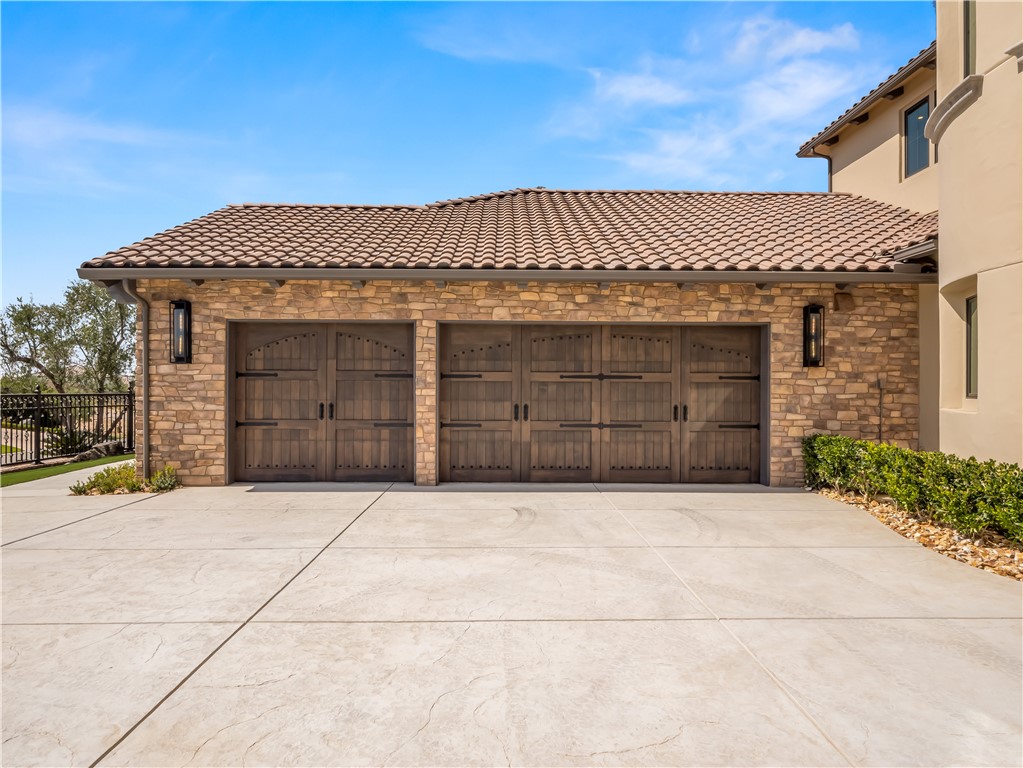 2230 E Spey Valley, Fresno, CA 93730
