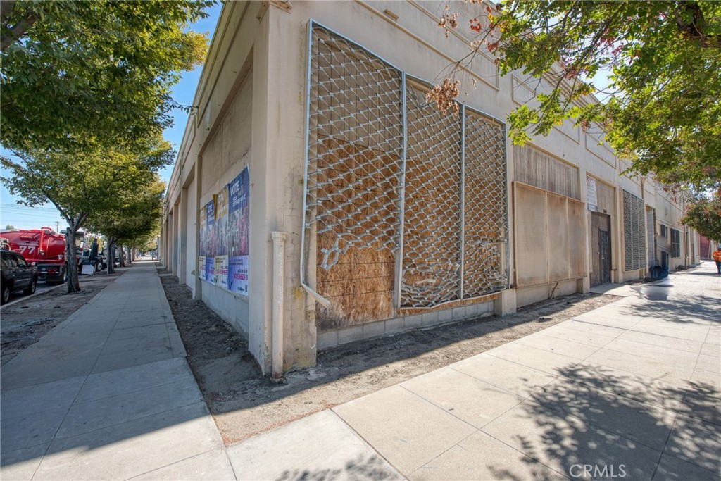 1600 1650 H, Fresno, CA 93721