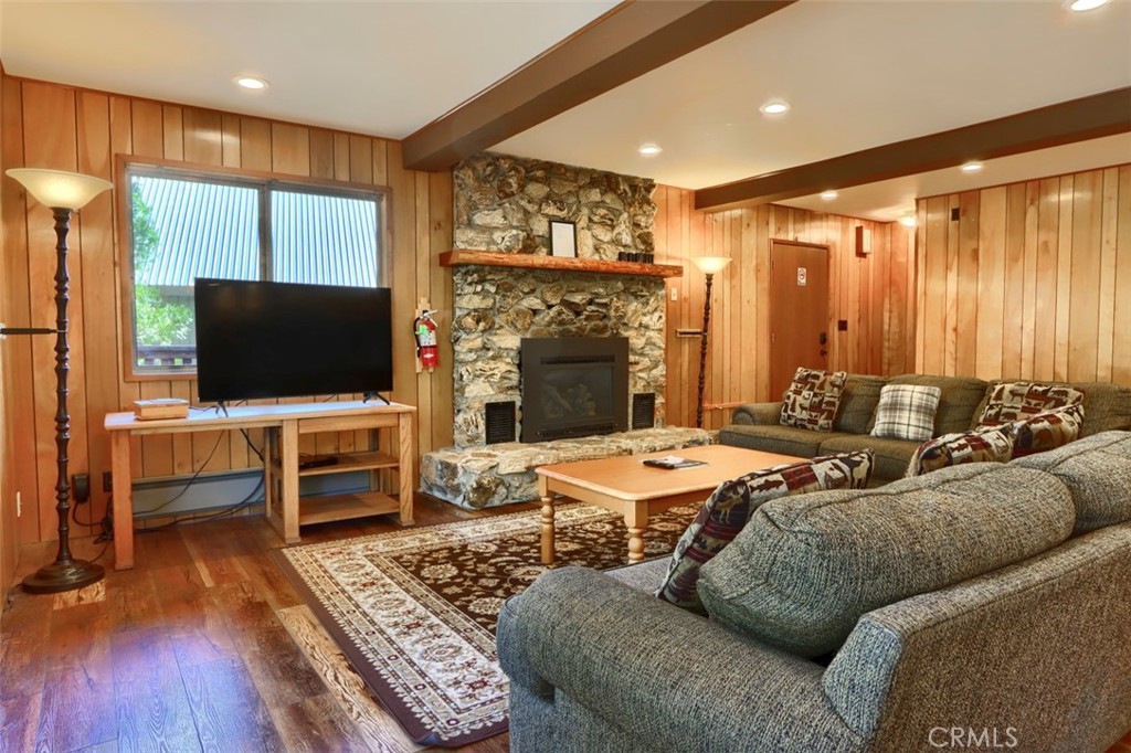 7296 Yosemite Park, Wawona, CA 95389